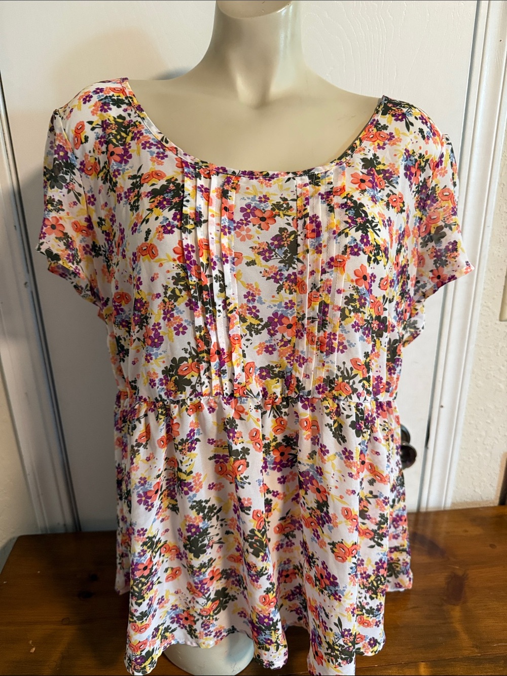torrid White Floral Pintuck Peplum Tunic